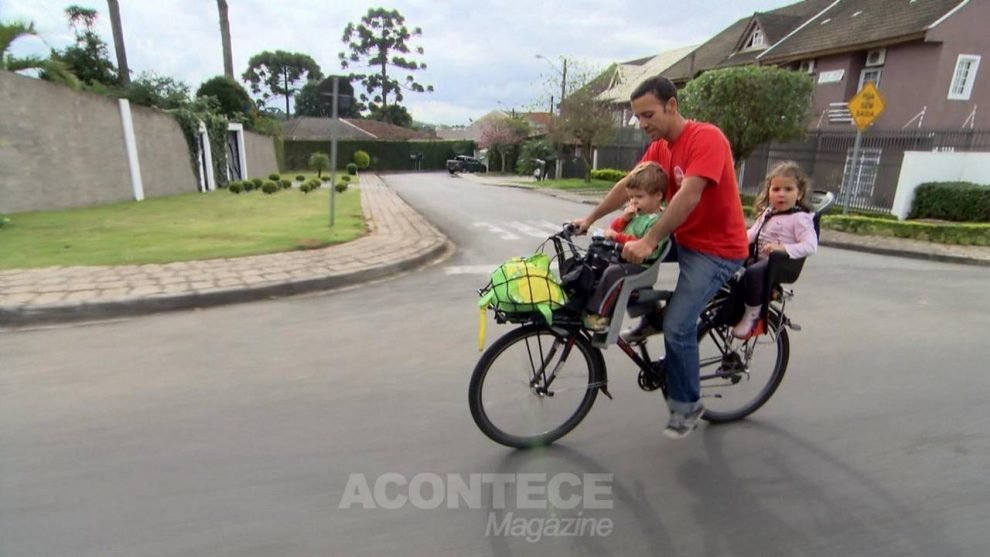 Luiz Cláudio Patrício vendeu o carro e adotou a bicicleta como meio de transporte.