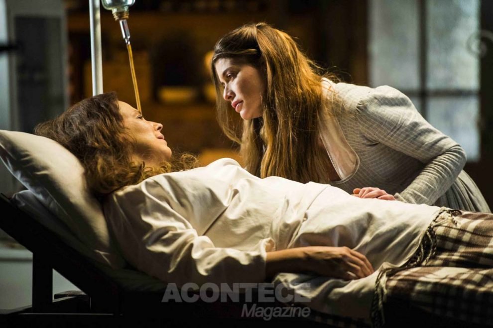 Emília (Ana Beatriz Nogueira) e Lívia (Alinne Moraes)