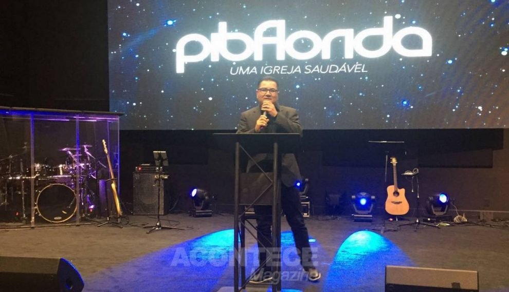 Pr Silair agradecendo a homenagem