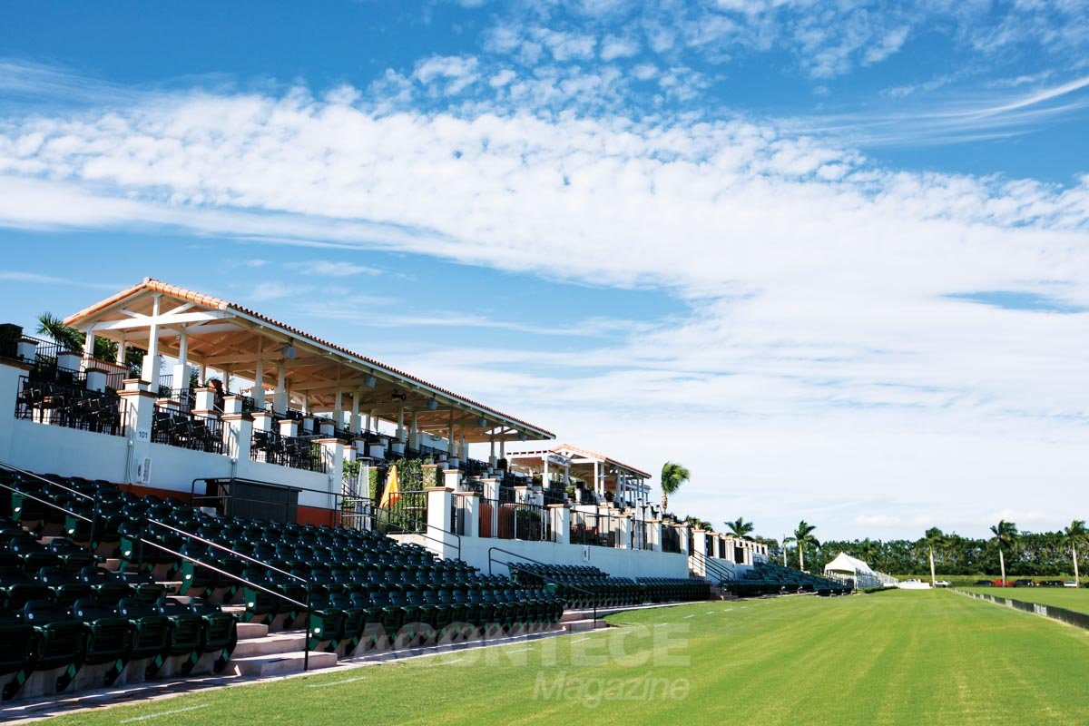 Assentos no elegante estádio de Polo de Palm Beach