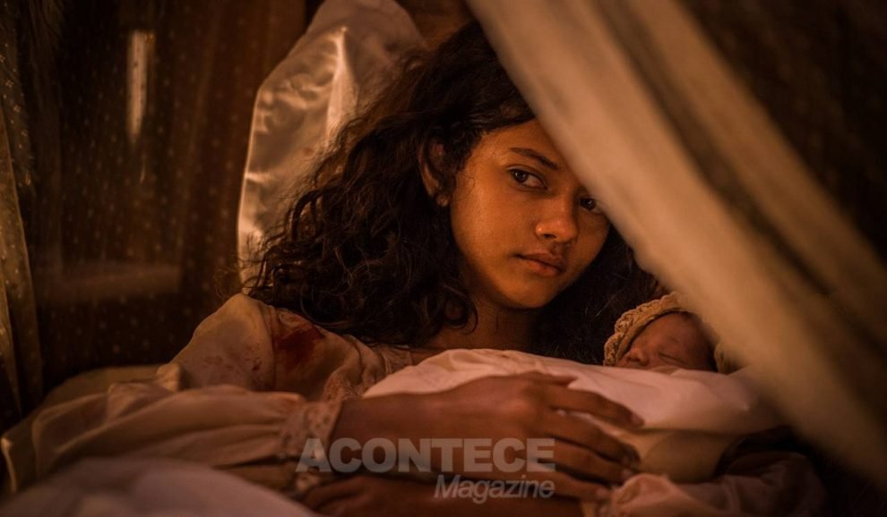 Leonor (Marina Nery) com a filha