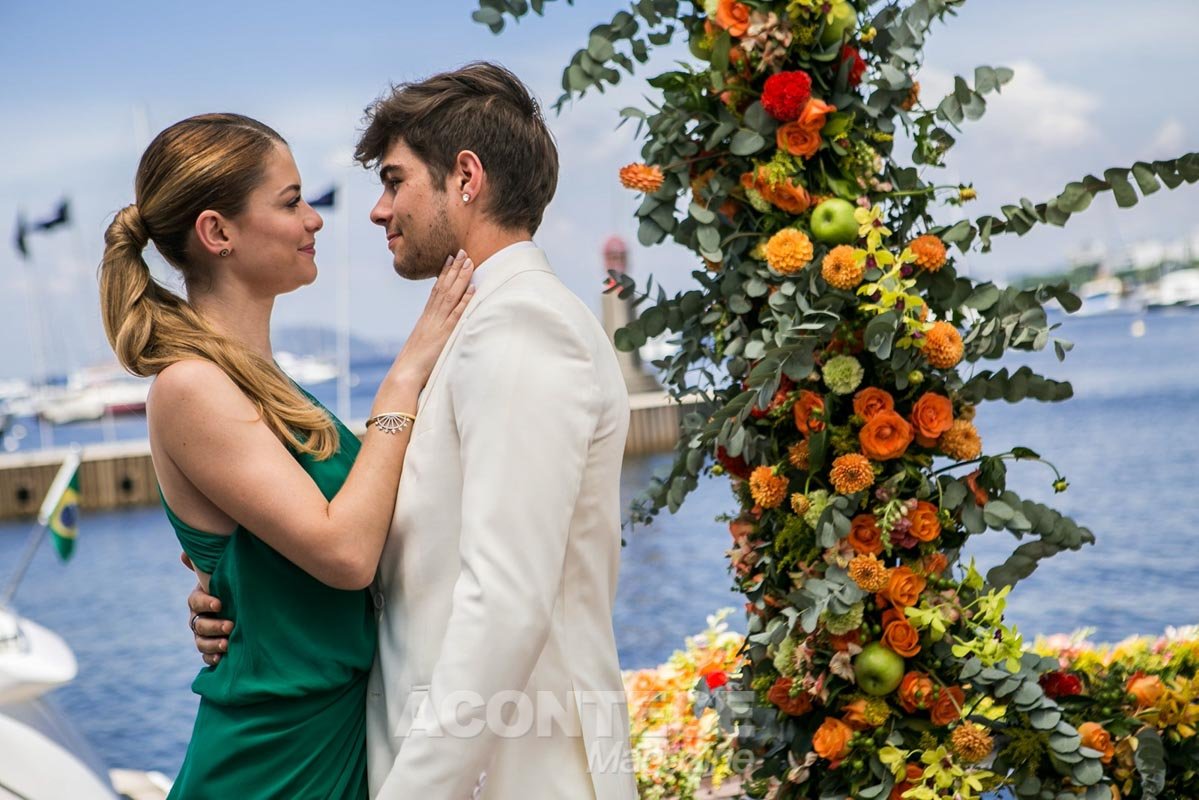 Diana (Alinne Moraes) e Léo (Rafael Vitti)