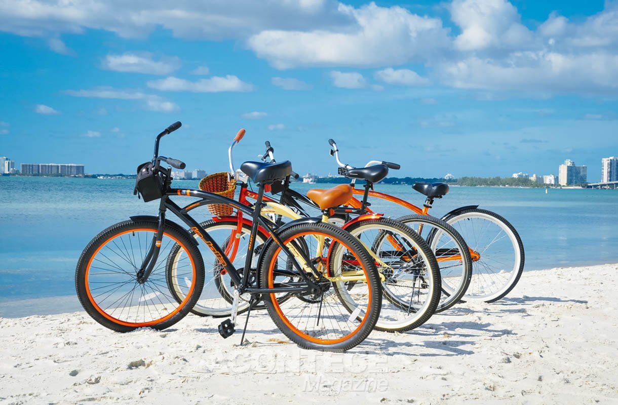 Passear de bicicleta em Key Biscayne com a linda vista de Miami