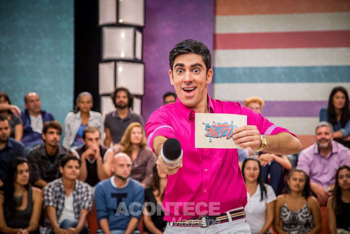 Apresentador do 'Te Prendi na TV' (Marcelo Adnet)