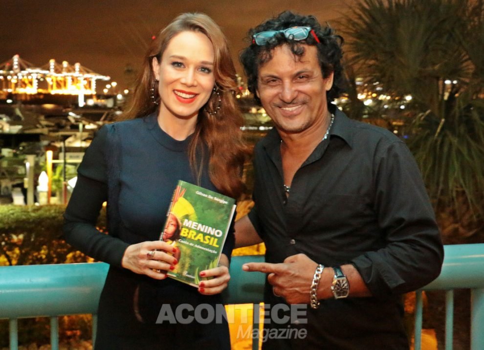 Mariana Ximenes com o autor Gilvan de Sergipe