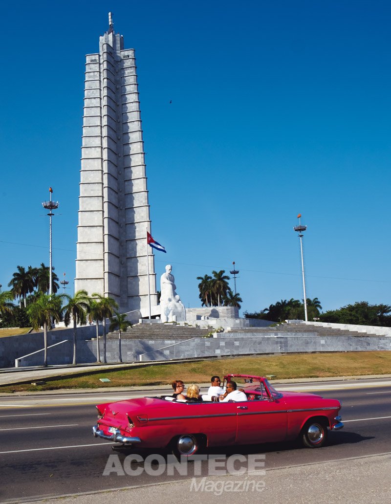 Praça da Revolução José Martí. É um constante cenário ligado aos eventos do Governo Cubano onde milhares de pessoas se encontram