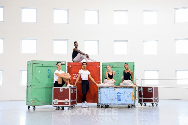 Jovens bailarinos brasileiros do projeto Ballet Beyond Borders, Gabriel, Trislaine, Weverton, Laura e Mariana