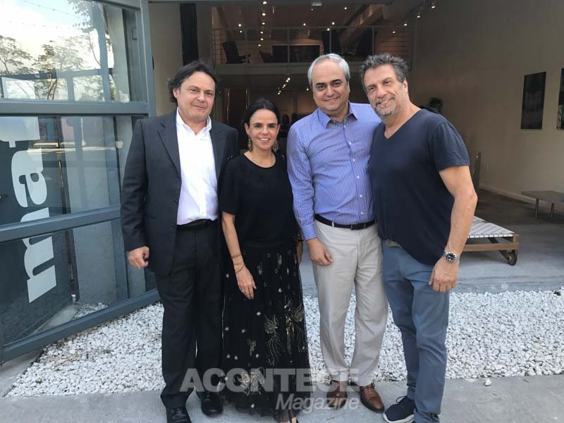 Cônsul-Geral Adjunto Nilo Barroso, a galerista Lúcia Brito, o Cônsul-Adjunto Rodrigo Fonseca e o empresário Carlos Junqueira