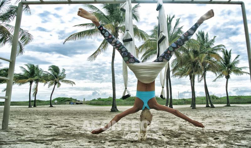 Yoga nos parques, praias e nos terraços