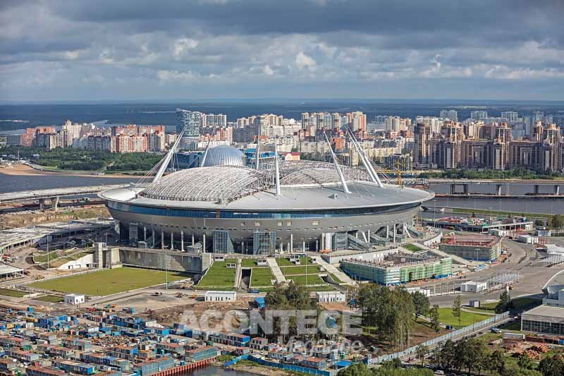 O Estádio Krestovsky (também conhecido como Zenit Arena) está na Ilha de Krestovsky, São Petersburgo, Rússia
