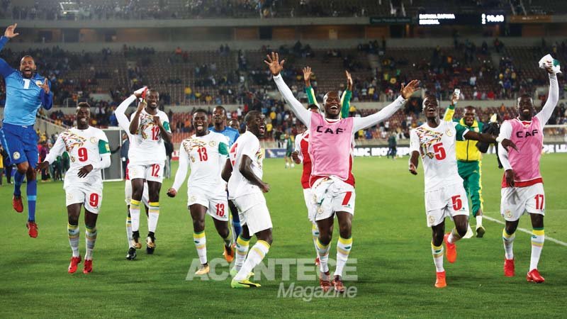 Equipe de Senegal comemora entrada na Copa de 2018