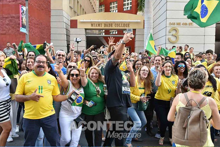 Eleitores brasileiros em Miami, ajudam a eleger Bolsonaro para presidente do Brasil