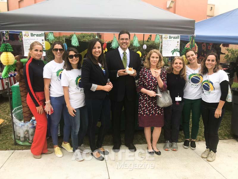 Jackeline Sanchez-Jimenez (professora), Carmen M. Garcia (diretora), Lenita Bousso Orourke (professora), João Mendes Pereira (Embaixador), Maria Teresa da Costa Hidd Mendes Pereira (Embaixatriz), Roberta Barros (P.I.P.A.) e Simones Campos (professora)