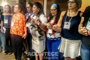 Luiza Trajano fala com um dos grupos Mulheres do Brasil