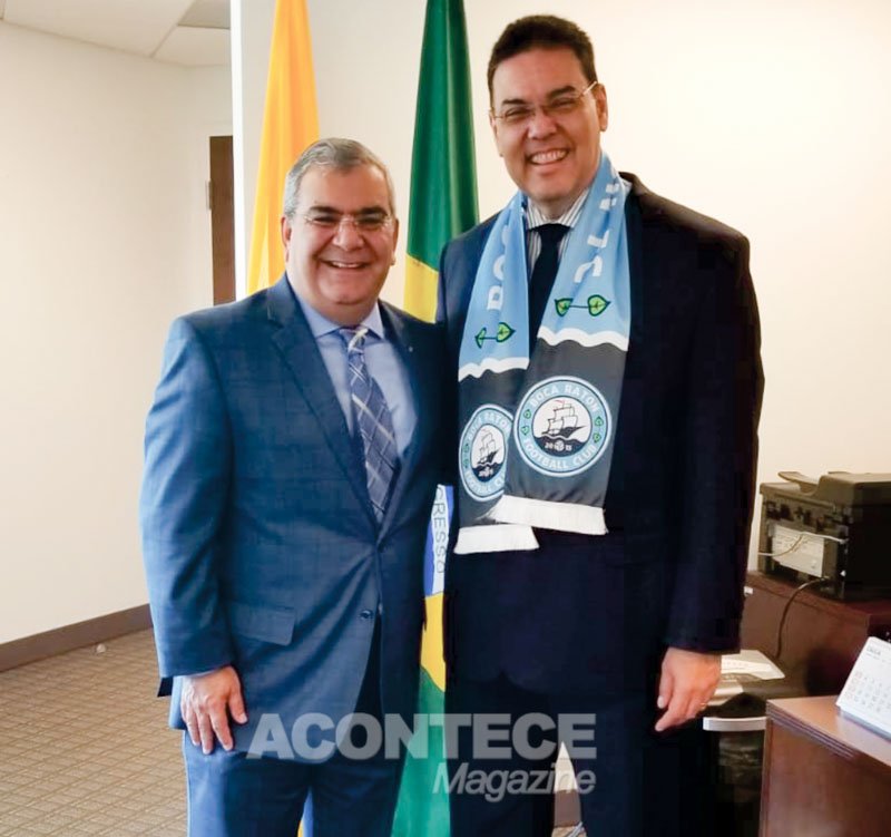 O presidente do Boca Raton FC, Douglas Heizer, e o Cônsul-Geral do Brasil em Miami, embaixador João Mendes Pereira