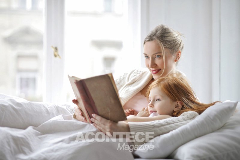 Curtir uma boa leitura na cama pode ser um grande presente para a mamãe