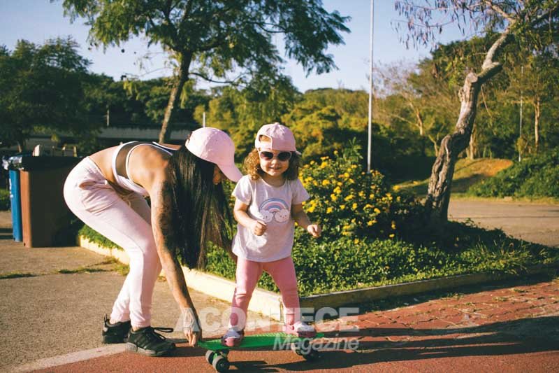 Dê a ela uma nova roupa esportiva. Depois, pratiquem juntas!