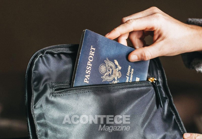 O brasileiro com dupla nacionalidade poderá utilizar o passaporte norte-americano em viagem ao Brasil, desde que o documento esteja válido