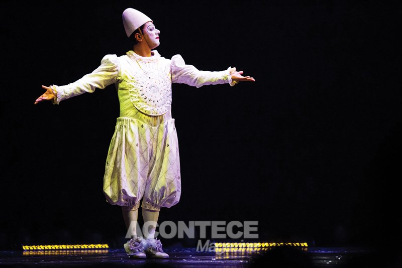 Marcelo Perna Conheça o brasileiro que vive o palhaço branco do show “Corteo”, do Cirque du Soleil