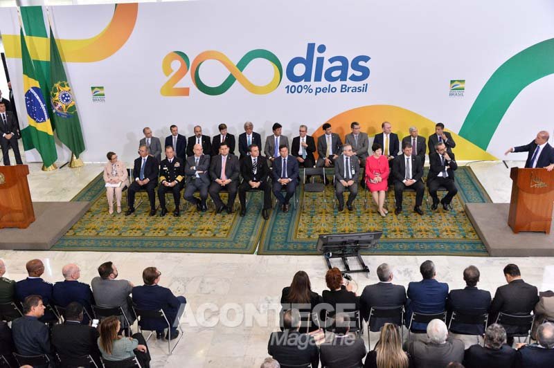 Jair Bolsonaro, Hamiltom Mourão e ministros celebram 200 dias de governo