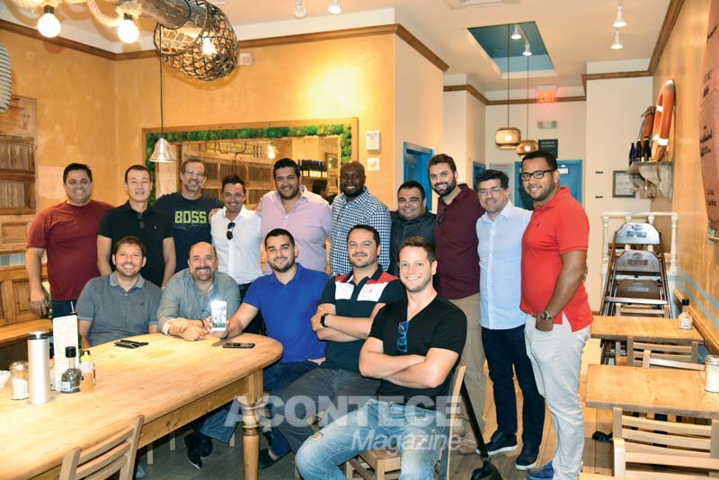 Antonio, Alexandre, Raul, Rickson, Gabriel, Sérgio, Wesley, Fabrico, Fernando, Bruno, Victor, Sérgio, Luis com o Emerson (pelo telefone), Leandro e Rodrigo na reunião do dia 22 de julho de 2019