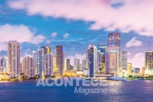 Vista aérea de Downtown Miami, Flórida, que devido à grande mudança na sua linha do horizonte nos últimos 20 anos, a cidade foi batizada de “Magic City”