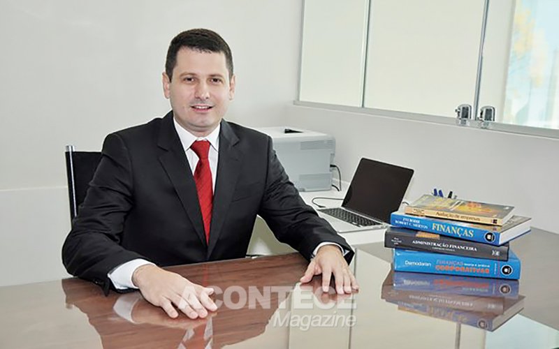   Abel Fiorot, consultor financeiro, mestre em Economia e Finanças e morador de Miami