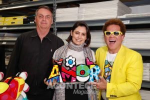 Jair Messias Bolsonaro, sua esposa Michelle Bolsonaro e Romero Britto