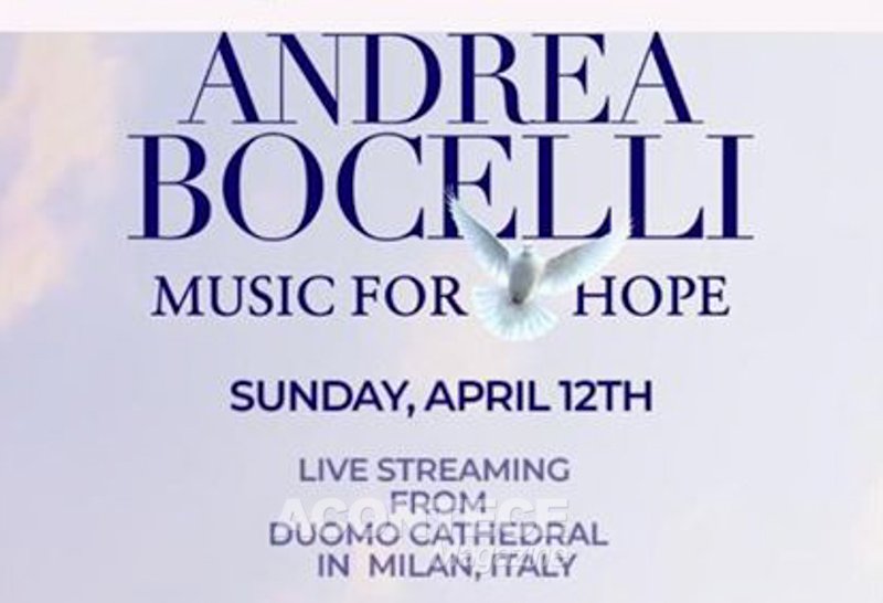 Andrea Bocelli canta para o mundo na catedral de Milão