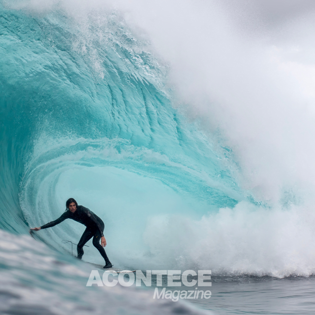 Surfista Filipe Toledo assume namoro com modelo carioca e