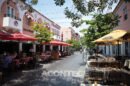 As opções de restaurantes são inúmeras em várias cidades Americanas. - Foto: Espanola Way em South Beach/GMCVB